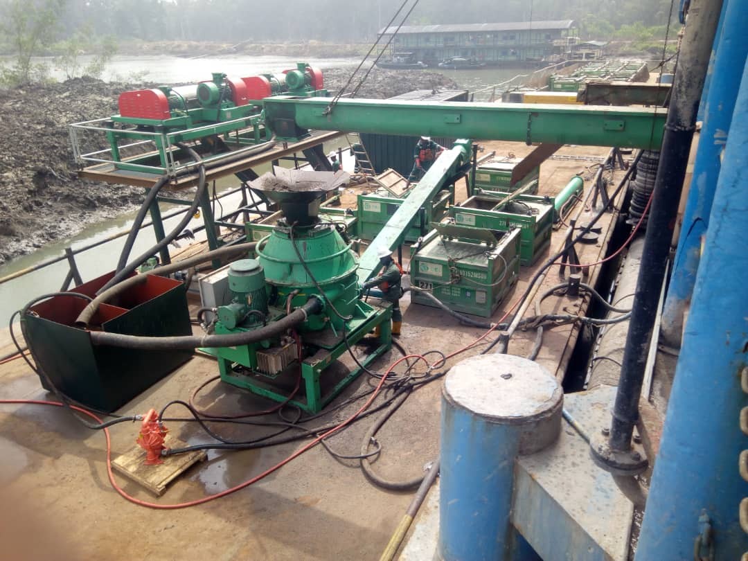 Equipment at Shengli-4, Eroton Cawthorne Channel swamp operation